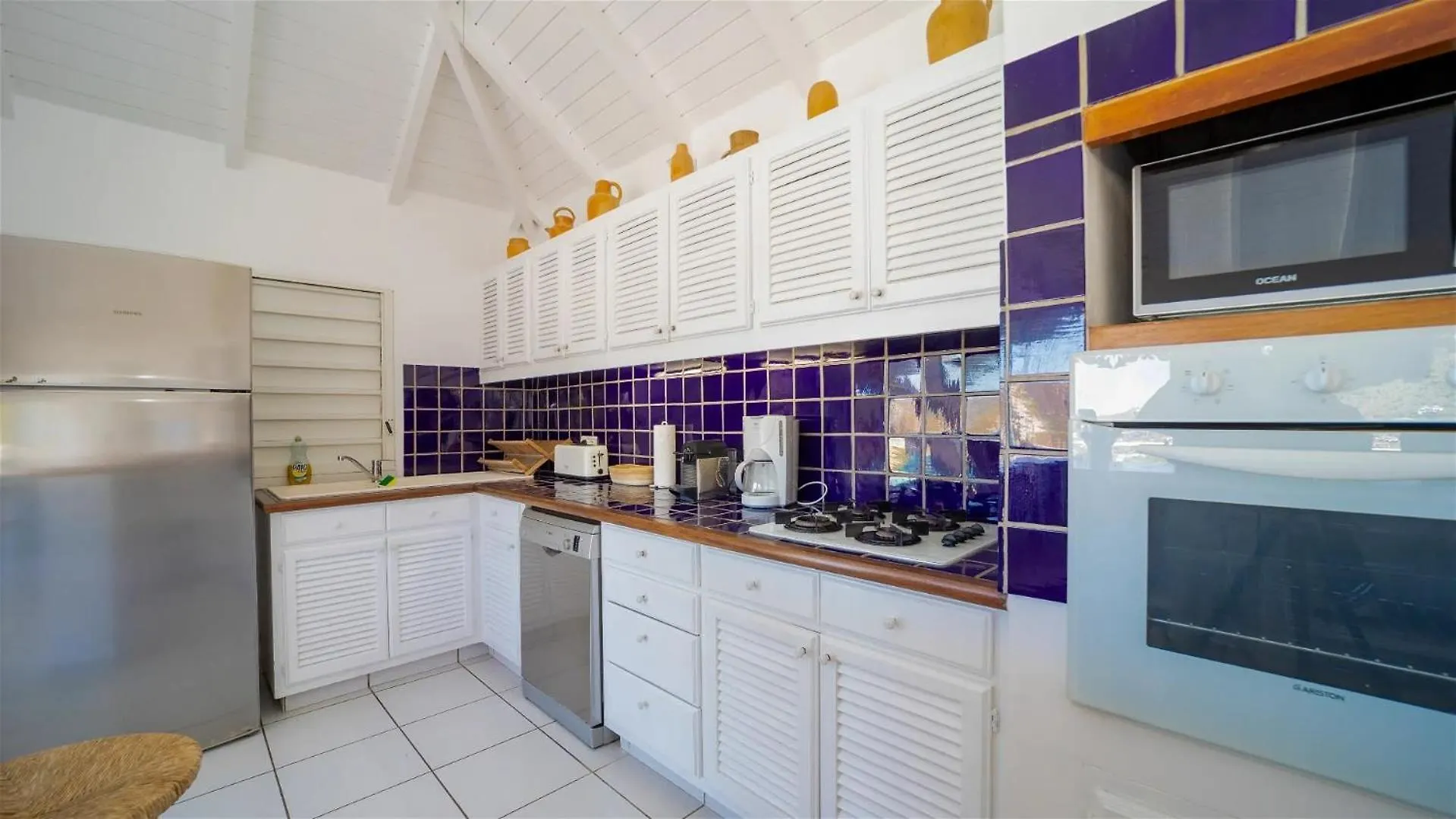 Comfortable Villa With Views Over Lorient Bay Γουσταβία