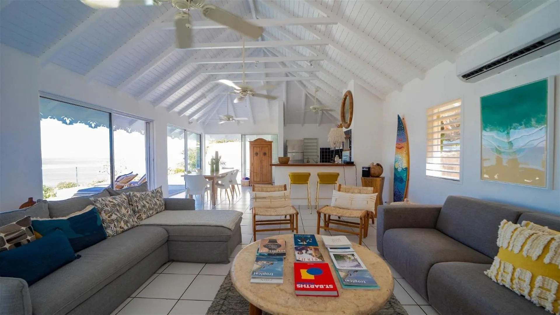 Comfortable Villa With Views Over Lorient Bay Γουσταβία