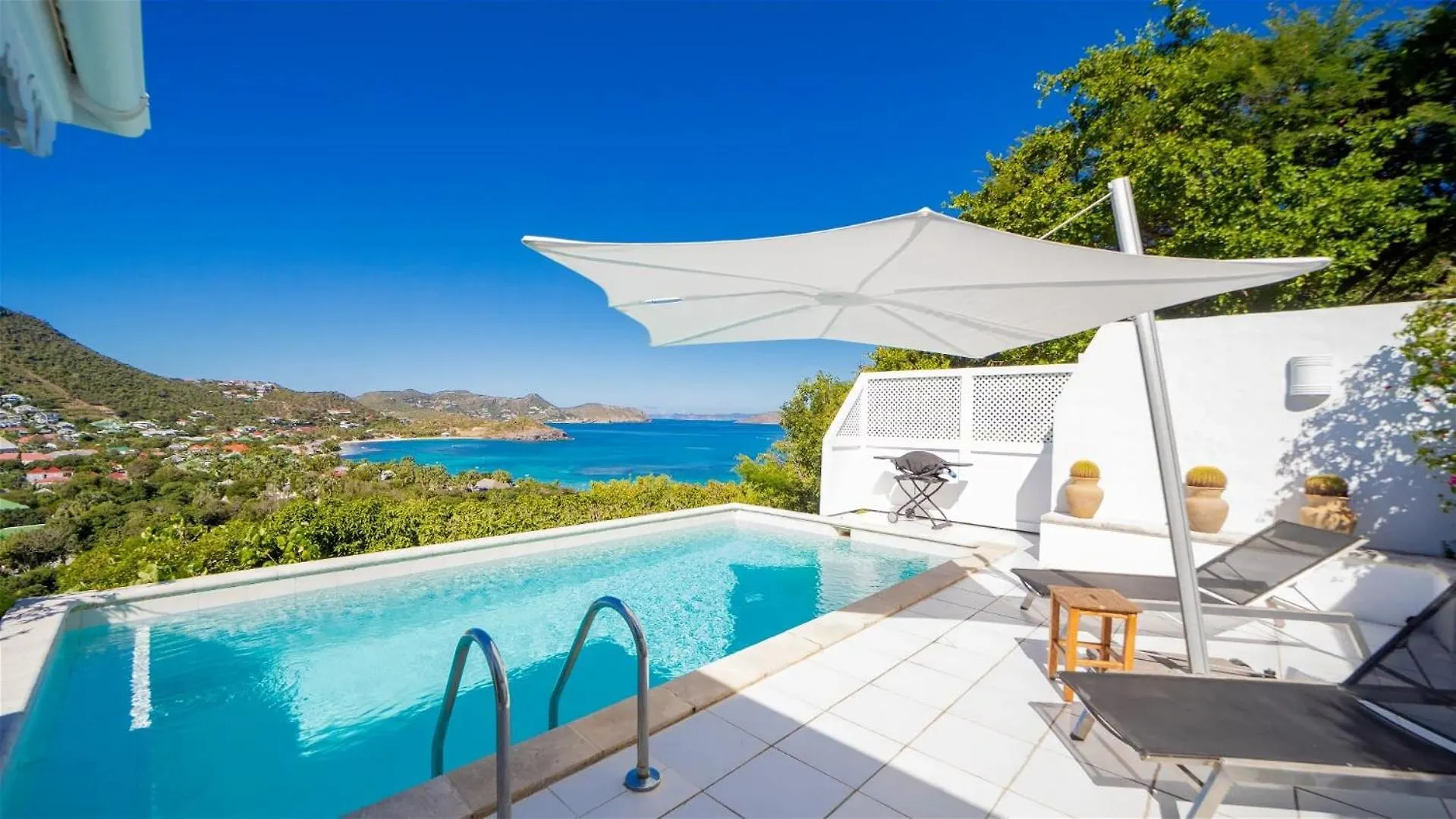 Comfortable Villa With Views Over Lorient Bay Γουσταβία